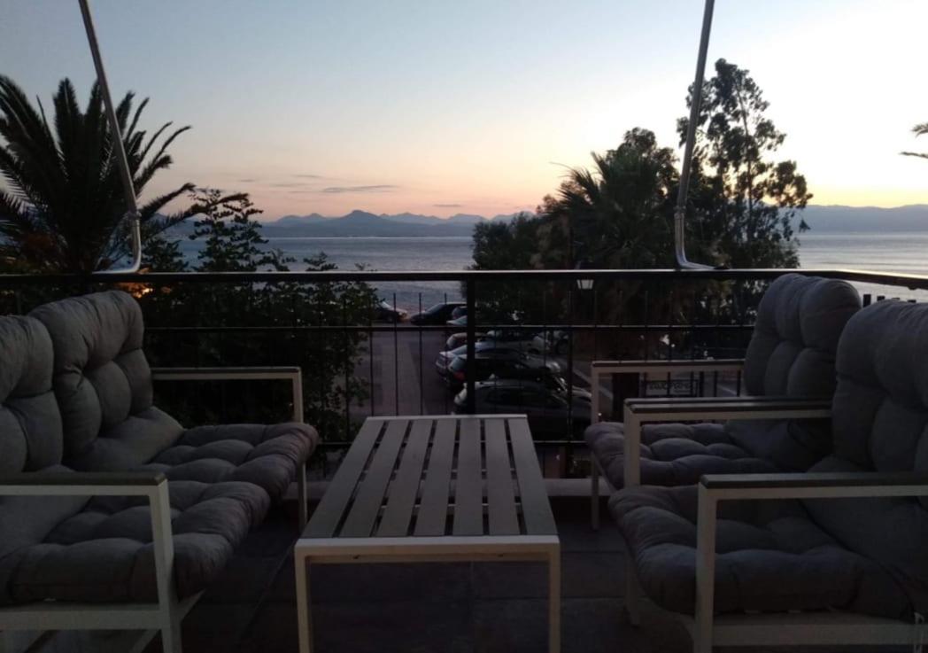 Luxury Seaview Apartment Con Vista Лутраки Екстериор снимка
